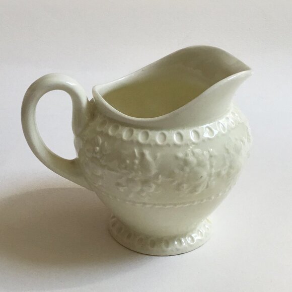 Vintage Wedgewood Wellesley of Etruria & Barlaston White Cream Creamer - Picture 3 of 6